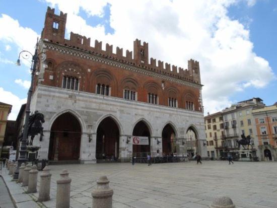 Lu.Lu Suite And Rooms Plasencia Exterior foto